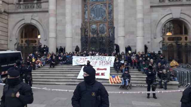 Protesta independentista de los CDR ante las puertas del Tribunal Superior de Justicia de Cataluña / EUROPA PRESS