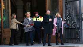 El expresidente de la Generalitat Artur Mas (2d), la exvicepresidenta Joana Ortega (d) y la exconsellera Irene Rigau (i) en el Palacio de Justicia de Barcelona, donde fueron juzgados por el 9N / EFE