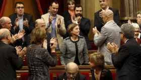 Los diputados de Junts pel Sí felicitan a Carme Forcadell después de ser elegida presidenta del Parlament