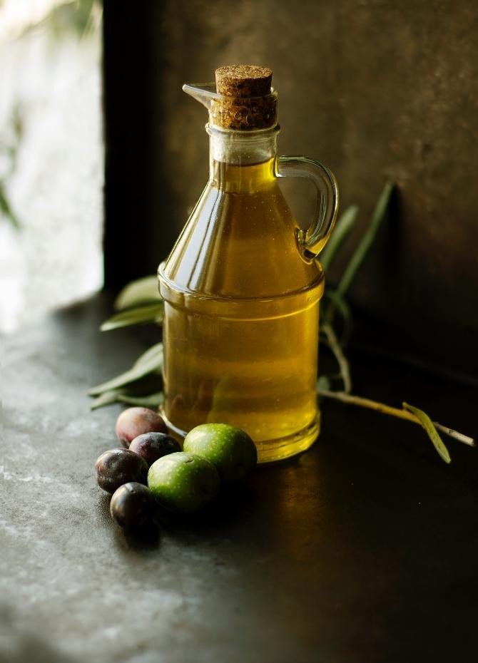 Aceite de oliva procedente de distintas aceitunas / Roberta Sorge en UNSPLASH