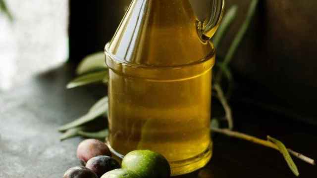 Aceite de oliva procedente de distintas aceitunas / Roberta Sorge en UNSPLASH