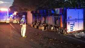 Los camiones accidentes en la AP-7 en Girona  / BOMBERS