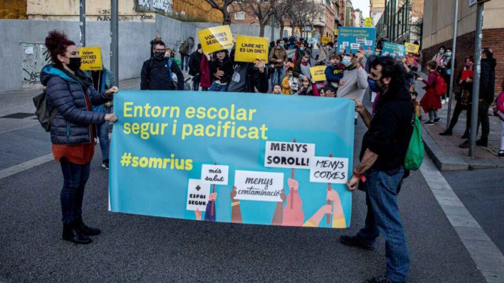 Imagen de una movilizacion anterior de asociaciones de escuelas de Barcelona que reclaman un entorno más seguros / EIXRESPIRA