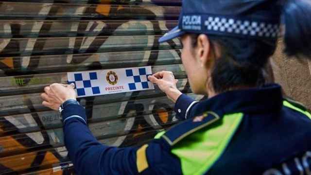 La Guardia Urbana precinta un local donde se celebraba una fiesta ilegal / GUARDIA URBANA