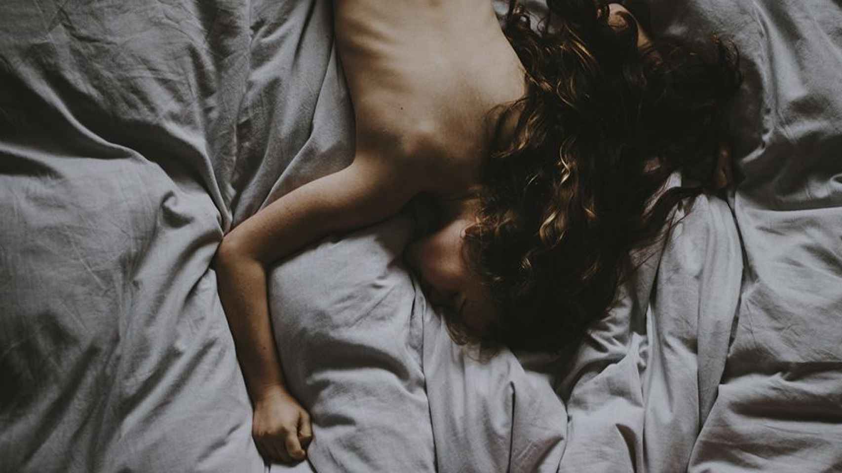 Mujer durmiendo / UNSPLASH