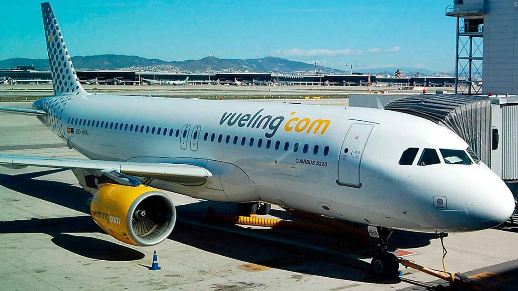 Imagen de una aeronave de Vueling en el Aeropuerto Josep Tarradellas Barcelona-El Prat / CG