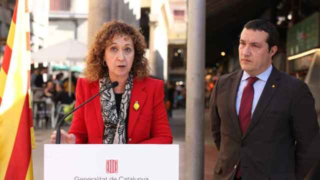 La consejera de Justicia de la Generalitat, Ester Capella, y el director general de Derecho y Entidades Jurídicas, Xavier Bernadí / GENCAT