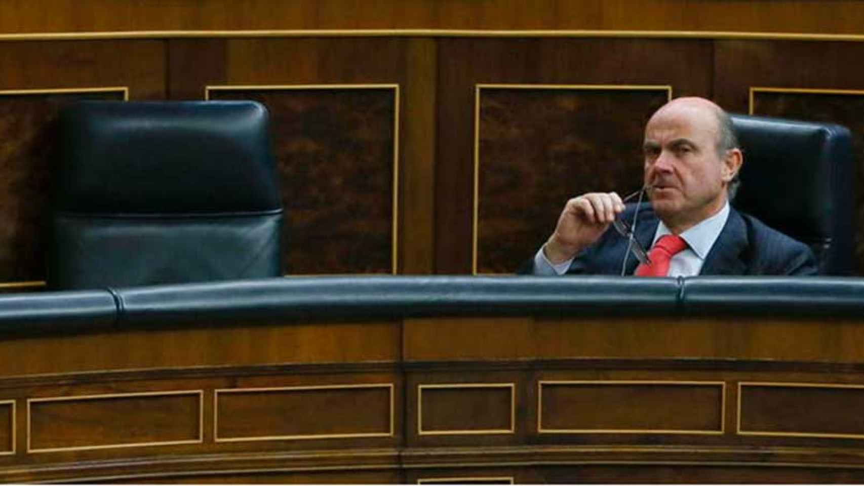 Luis de Guindos, ministro de Economía, en el Congreso.