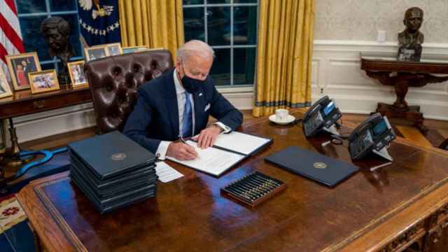 Joe Biden en el despacho oval / TWITTER