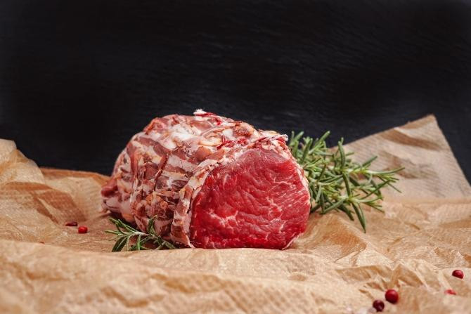 Pieza de carne, con unas propiedades nutricionales parecidas al altramuz / Wesual Click en UNSPLASH