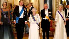 La reina de Holanda 'conquista' Inglaterra