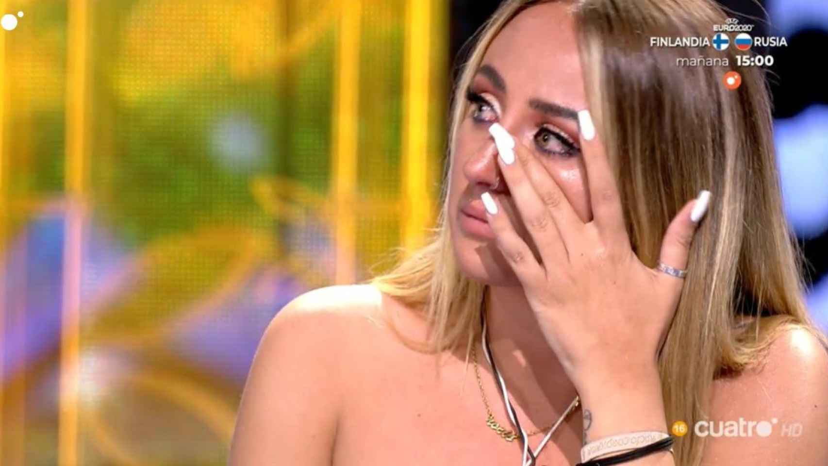 Rocío Flores rompe a llorar en el plató de 'Supervivientes' / MEDIASET