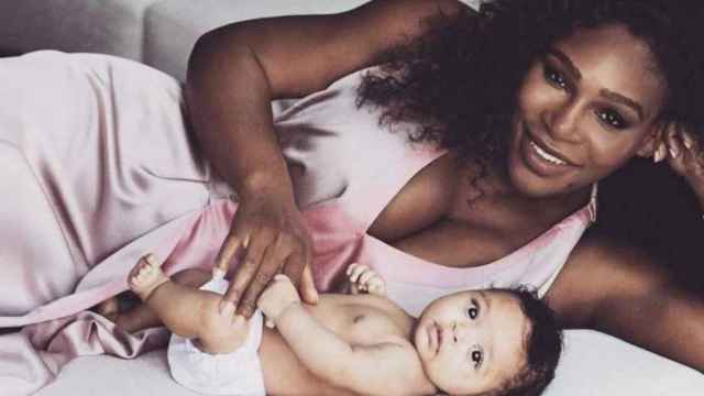Una foto de archivo de Serena Williams junto a su hija