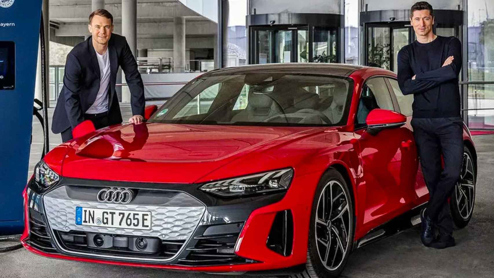 Lewandowski y Neuer posan junto a un Audi de máximo lujo / REDES