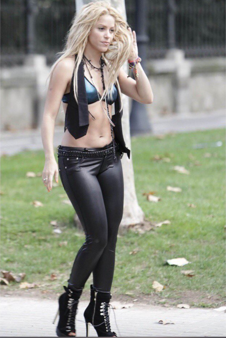Shakira paseando por la Ciutadella