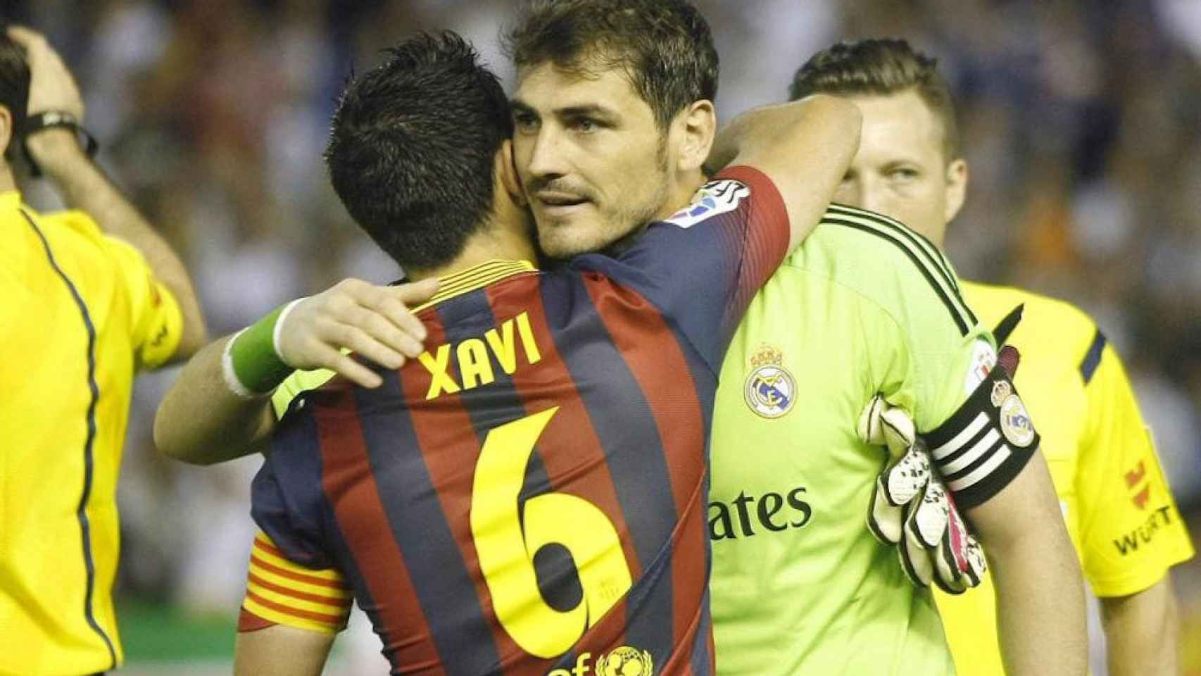 Una foto de Xavi Hernández e Iker Casillas en un Barça - Real Madrid / TWITTER