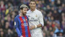 Leo Messi y Cristiano Ronaldo, en un clásico | EFE
