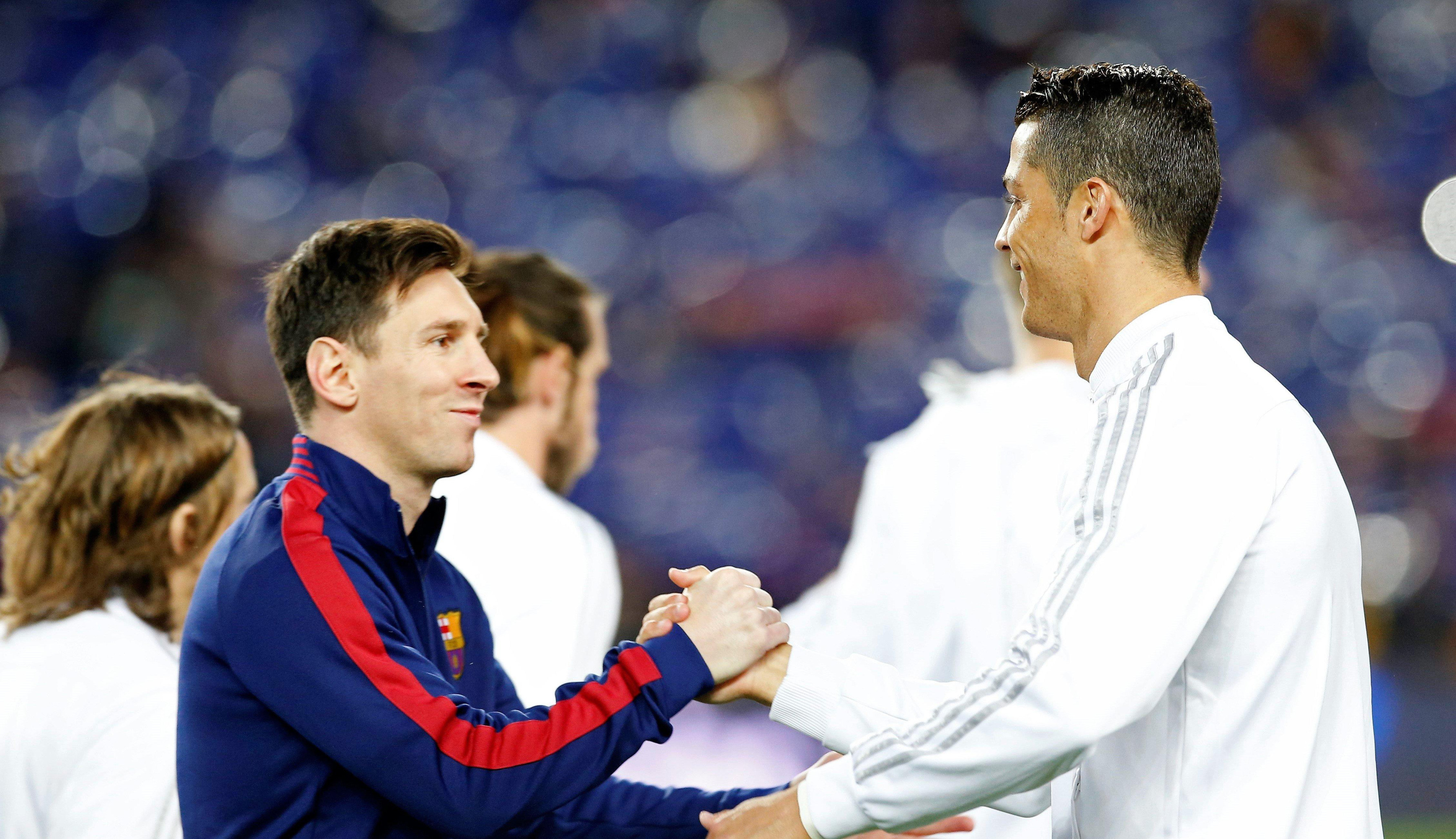 Fotografía de Leo Messi y Cristiano Ronaldo durante un enfrentamiento / EFE