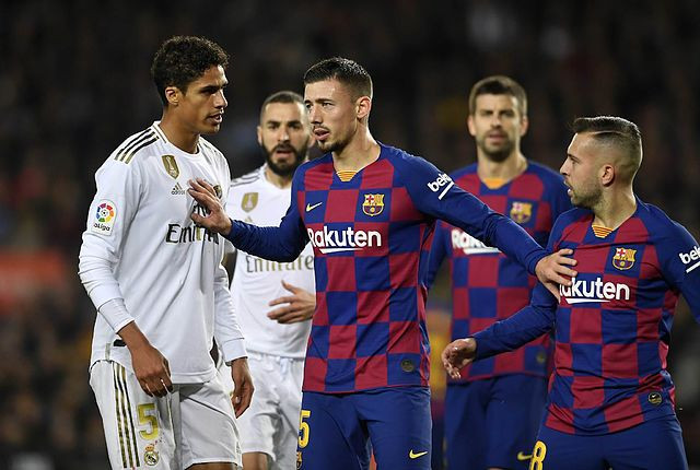 El Madrid pidió penalti tras una acción de Lenglet/ EFE