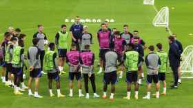 La plantilla de Xavi en la previa del Inter-Barça de la Champions / EFE