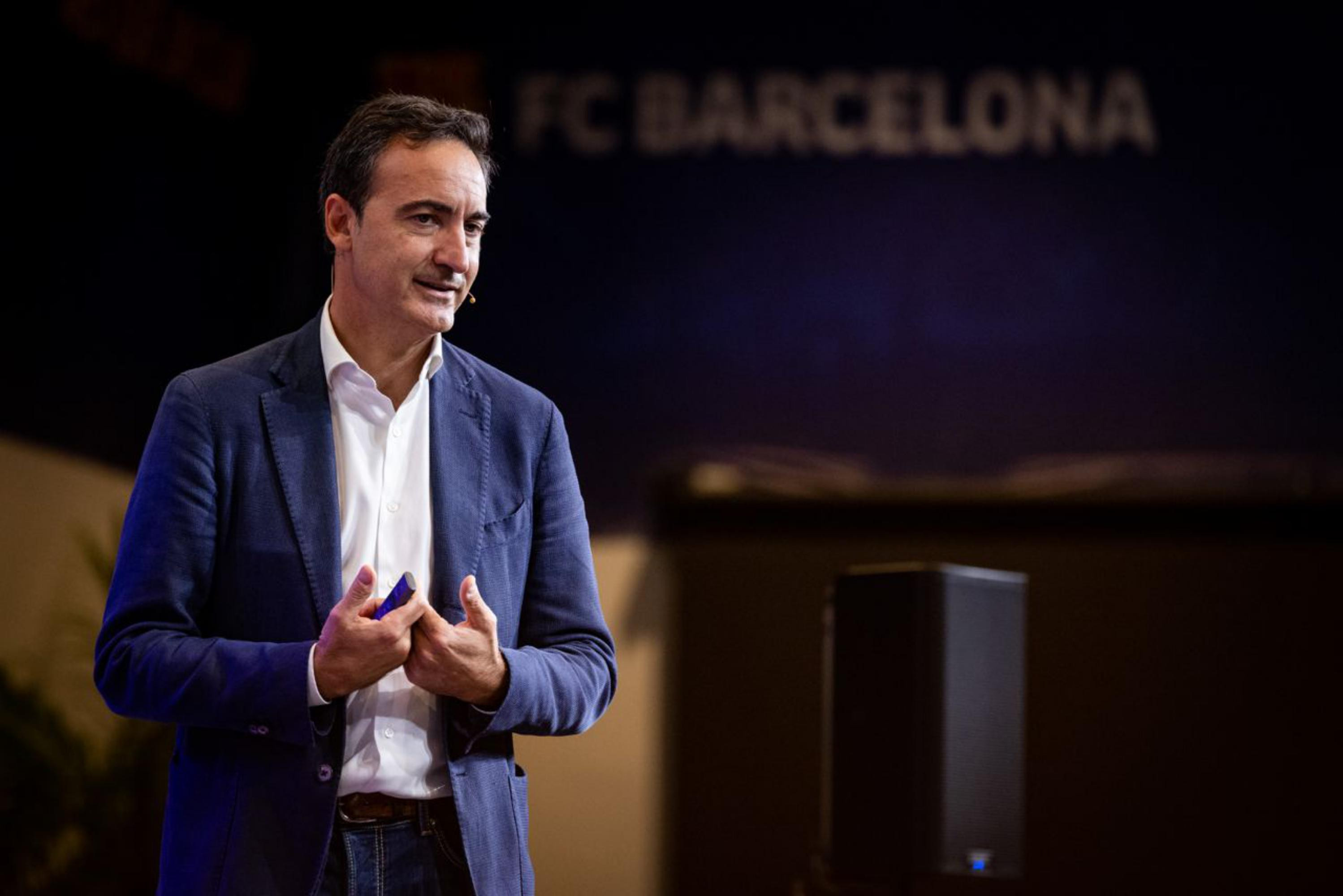 Ferran Reverter, durante su brillante exposición sobre la Due Diligence, asegura que el Barça podrá fichar en enero / FCB