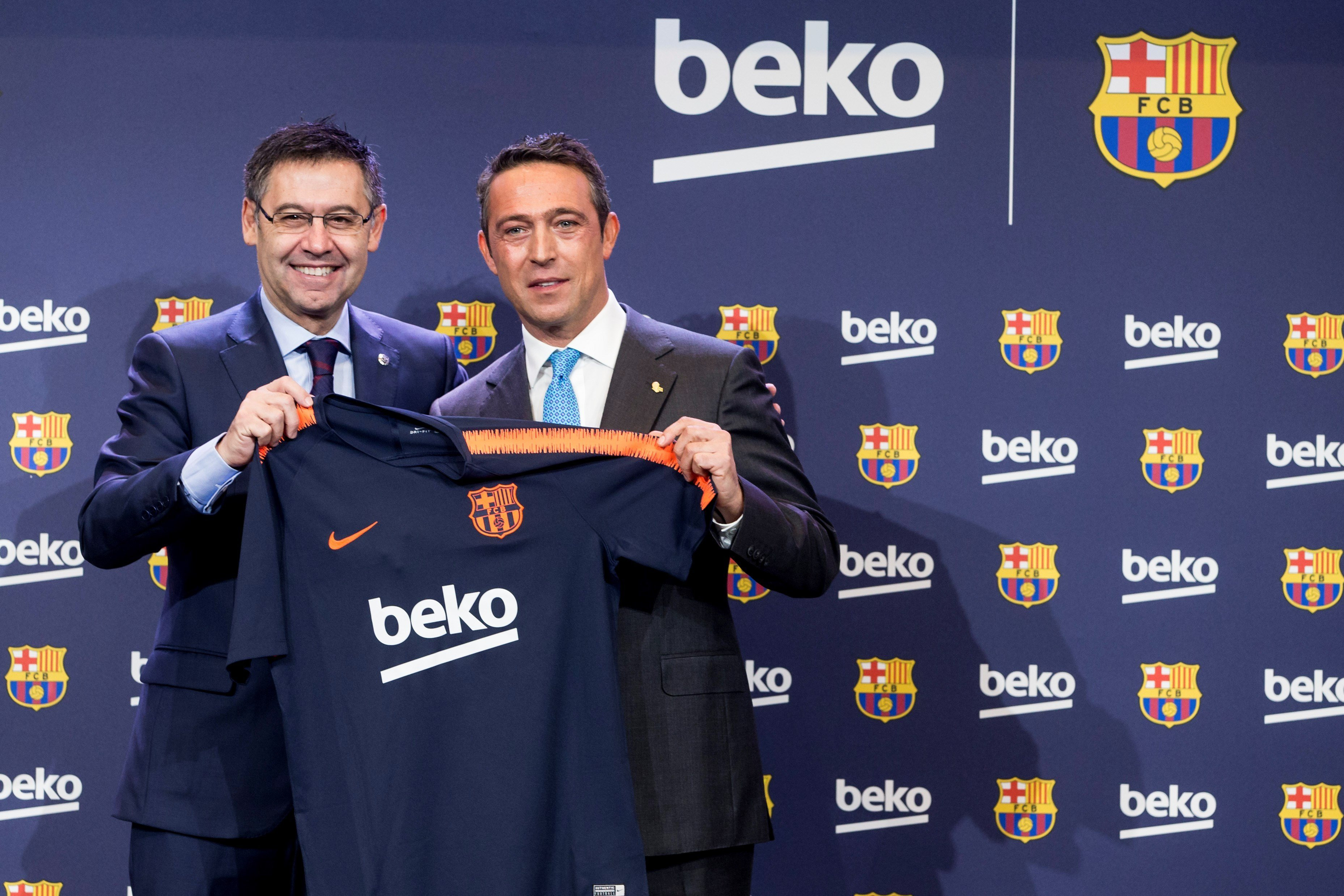 Bartomeu en la firma del contrato con Beko / EFE