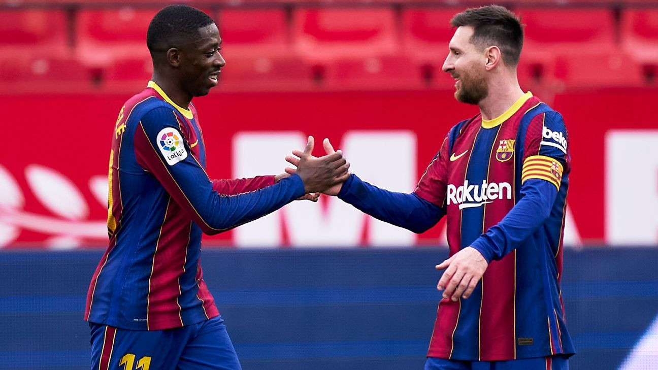 Dembelé y Messi celebran un gol del Barça / EFE