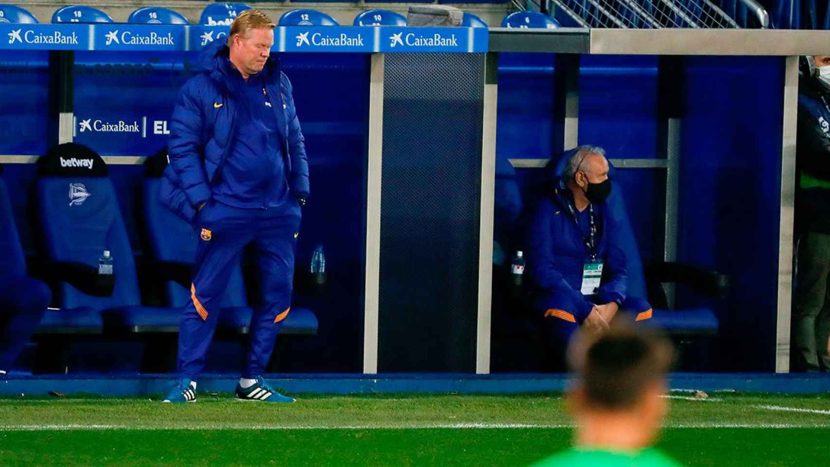 Ronald Koeman, molesto durante el Alavés-Barça / EFE