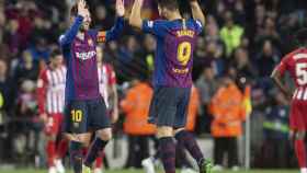 Una foto de Messi y Suárez celebrando un gol durante un partido del Barça / FCB