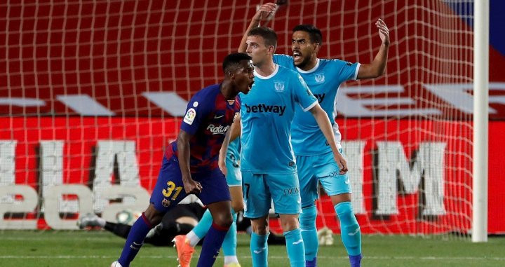 Ansu Fati celebra un gol del Barcelona / EFE