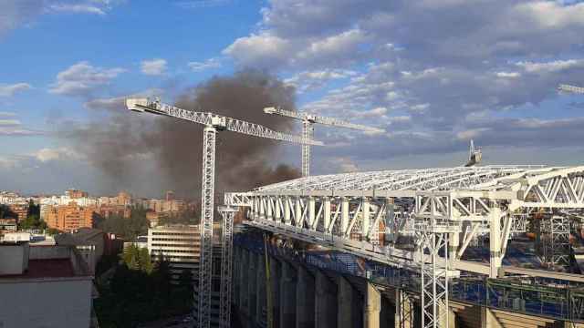 Incendio en las obras del Santiago Bernabéu / EFE