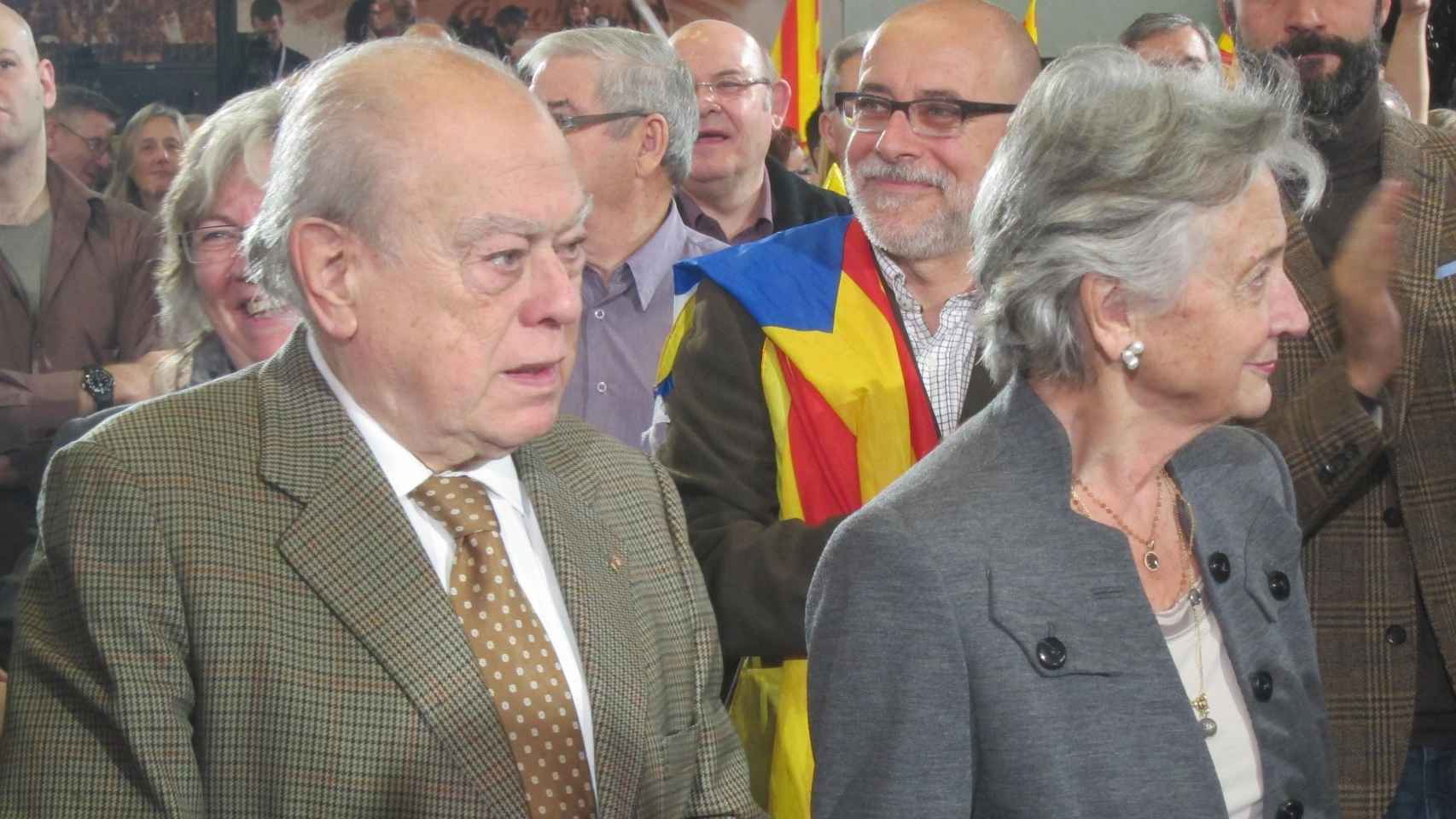 El 'expresident' Jordi Pujol (i) junto a su esposa Marta Ferrusola (d), en una imagen de archivo / EUROPA PRESS
