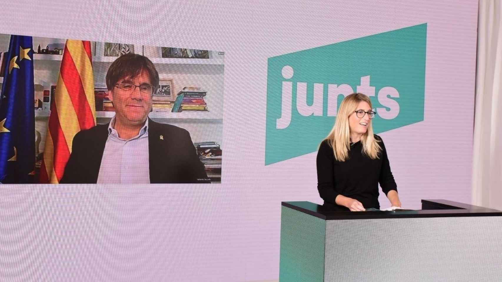 Puigdemont, junto a Elsa Artadi, en el congreso fundacional de JxCat / EP