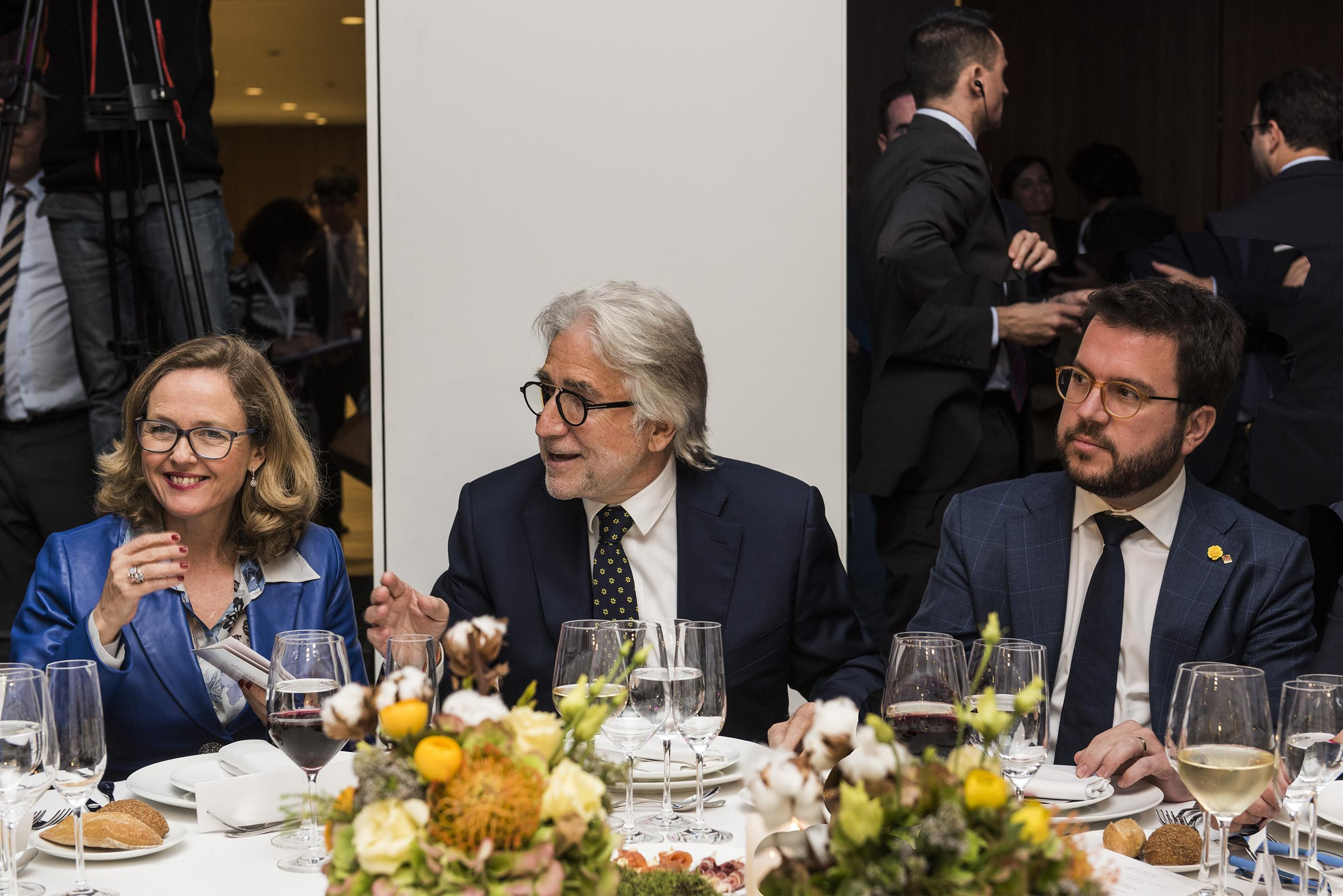 Nadia Calviño, Josep Sánchez Llibre y Pere Aragonès ya hicieron una aproximación en la cena de la entrega de los premios Ferrer Salat / FOMENT DEL TREBALL