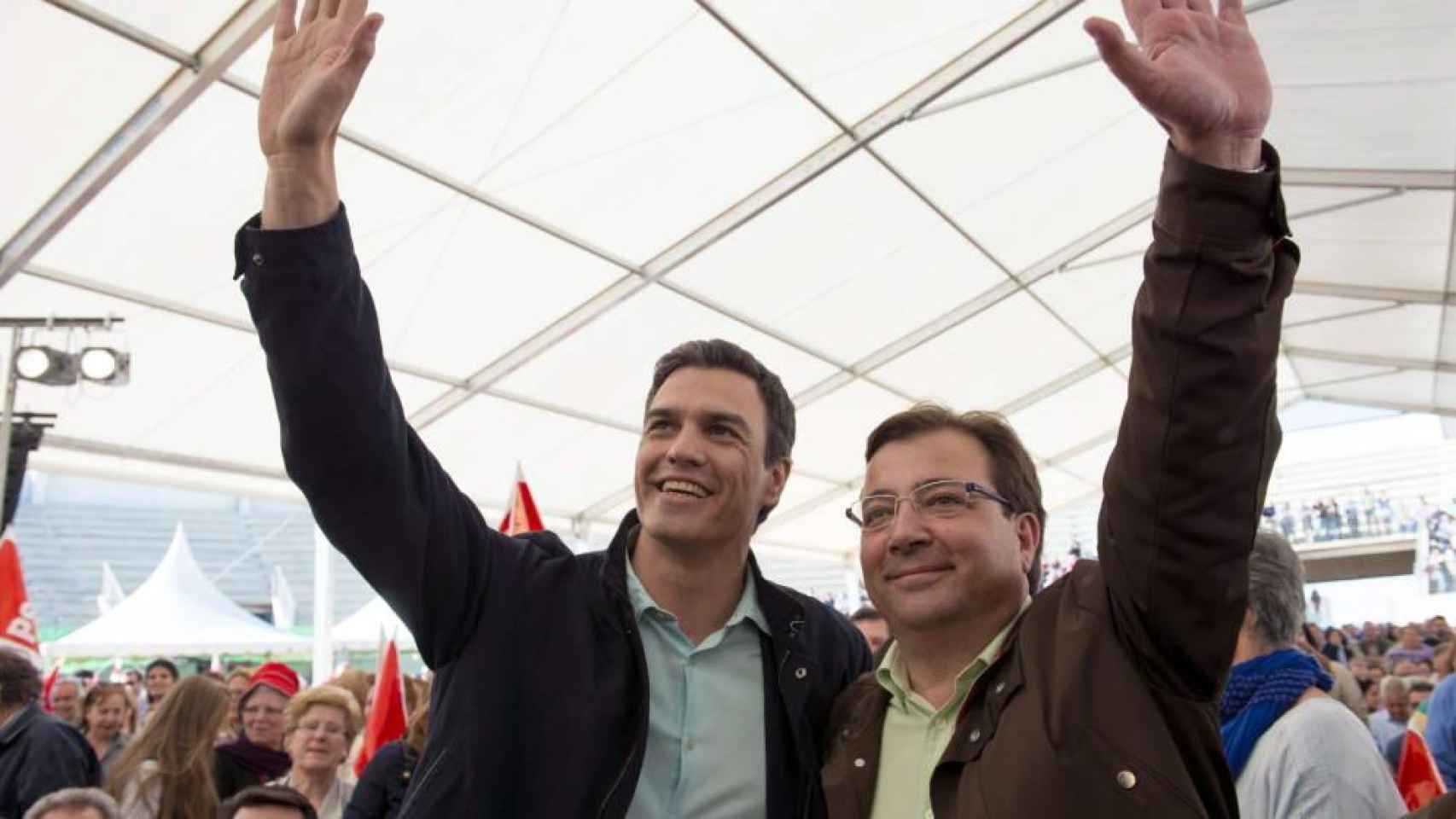 Pedro Sánchez y Guillermo Fernández Vara, en Mérida, en un llamamiento a la unidad en el PSOE /Efe