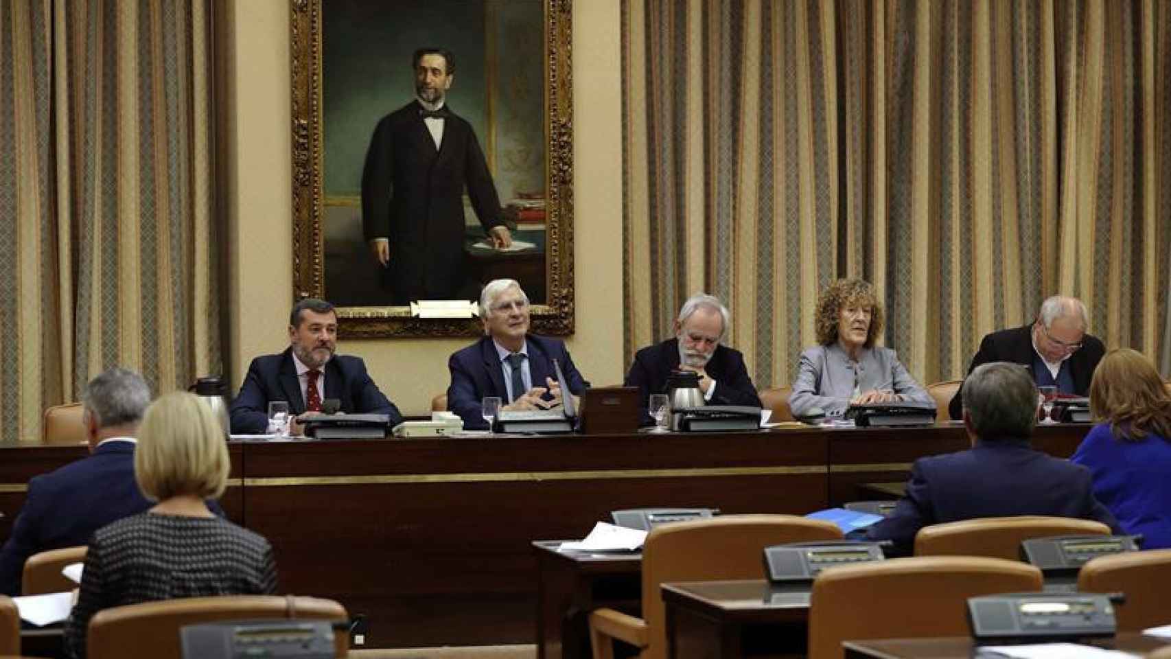La Comisión de Defensa del Congreso, que preside el socialista José María Barreda, en su sesión de hoy / EFE