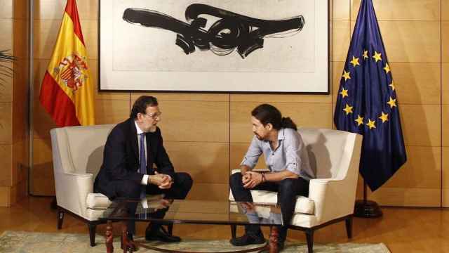 Imagen de archivo de Mariano Rajoy y Pablo Iglesias en una sala del Congreso de los Diputados / EUROPA PRESS