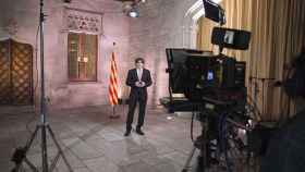 El presidente de la Generalitat, Carles Puigdemont, durante su mensaje institucional de la Diada emitido por TV3 / RUBEN MORENO