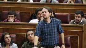 Los diputados de Podemos, con Pablo Iglesias a la cabeza, en el Congreso / EFE