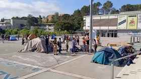 Acampada del movimiento estudiantil End Fossil este martes en la plaza Cívica de la Universidad Autónoma de Barcelona (UAB) / END FOSSIL