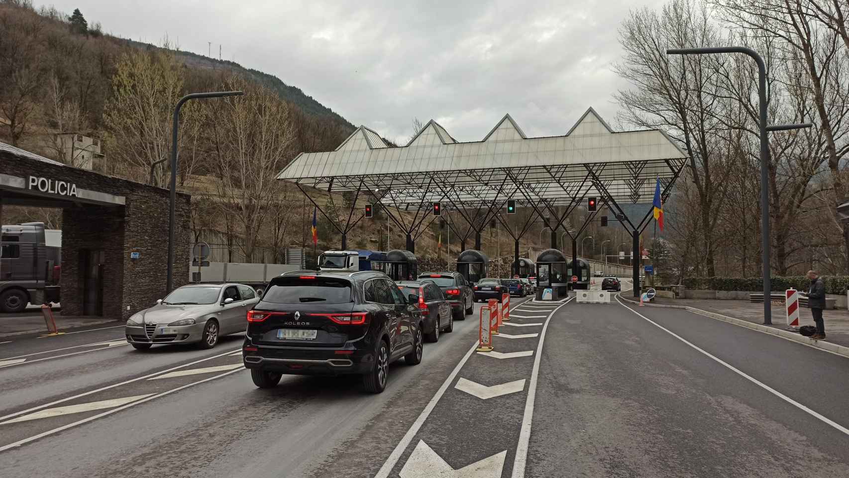 Paso fronterizo con Andorra, donde fue detenido el hombre acusado de secuestro de sus cuatro hijos / EUROPA PRESS