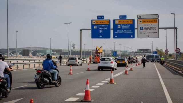 Carretera de entrada a la T1 del Aeropuerto de El Prat (Barcelona) / EP