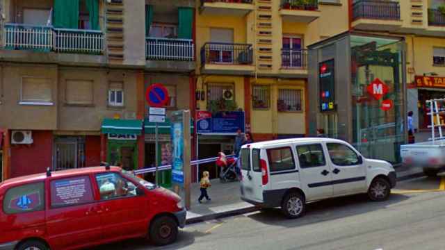 Entrada de la L5 del metro de Barcelona en El Carmel