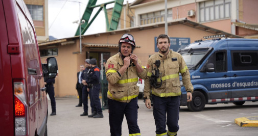 Los bomberos de la Generalitat trabajan en la mina de Súria / LUIS MIGUEL AÑÓN (CG)