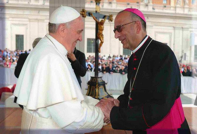 obispo omella con el papa