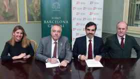 Representantes de la Consorcio de la Zona Franca de Barcelona (CZFB) y el Círculo Ecuestre en la firma del acuerdo