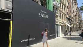 El espacio que ocupará la futura tienda Oysho que Inditex abrirá en el local comercial del renovado HCC Covadonga en Barcelona.