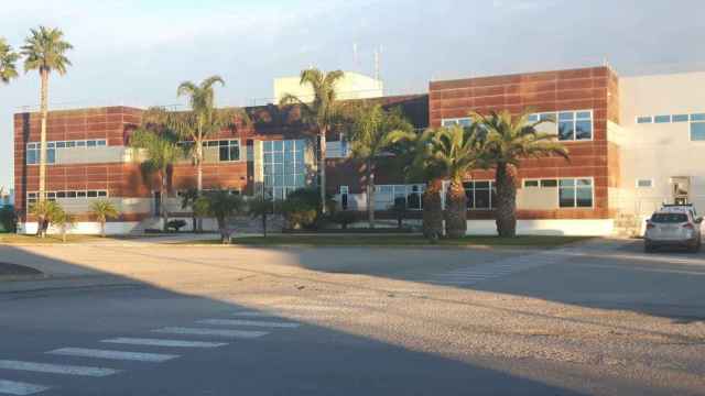 Oficinas de las hortícolas Agroherni / CG