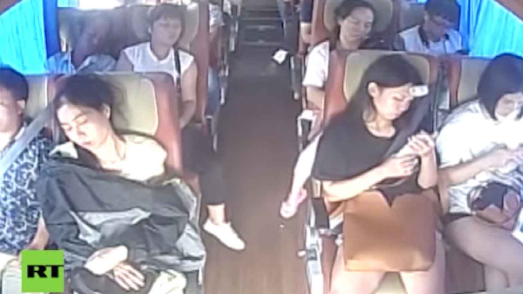 Los pasajeros duermen antes de que ocurra el accidente