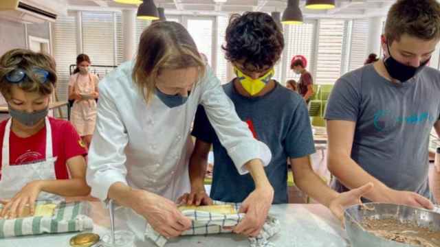 Uno de los espacios para aprender a cocinar en Barcelona / ESCUELA DE COCINA BOQUERIA